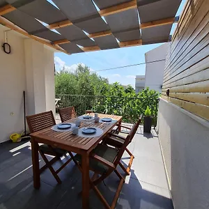 Modern Vitrenjak Apartment